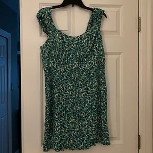 Old Navy floral sundress, size Large, never worn with tags.